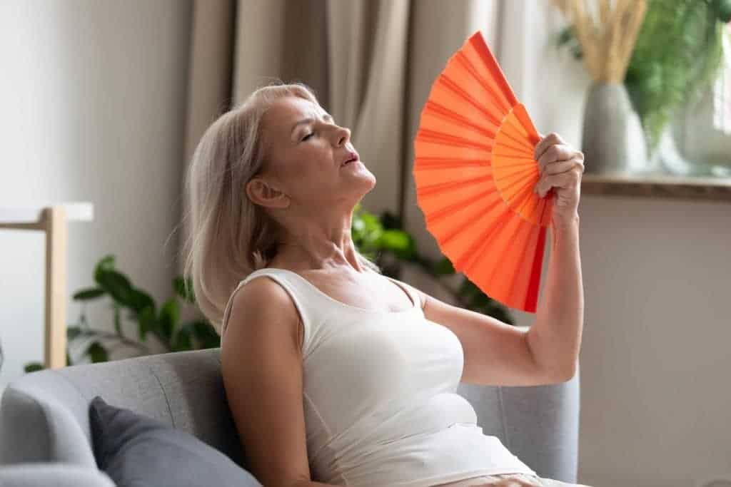 O que é a perimenopausa e como afeta as mulheres?